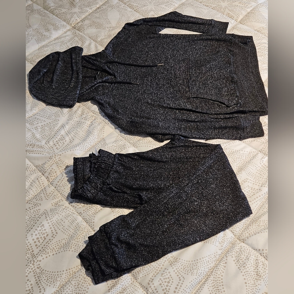 Felina Gray Knit Top And Bottoms